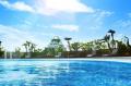 夏の大阪旅行は、プール付きで決まり！青と緑に包まれ