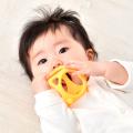 ふしぎな形は、好奇心の形。0歳児のしぐさ・舐め方・