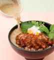 和スパイス香る炙り豚バラ丼を6月18日から期間限定で