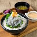 和スパイス香る炙り豚バラ丼を6月18日から期間限定で
