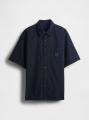 Gap、洗練されたデザインと機能性を兼ね備えた梅雨の