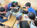 川崎市立新小倉小学校の児童が、川崎市出身３ピースロ