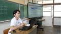 お笑いコンビ「ツーライス」、室戸の小学生と海岸清掃