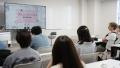 フランス人留学生と共に「クソどうでもいい仕事」とい
