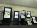 絶妙なサイジング。HYUNDAI製 32型完全屋外サイネージ