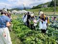 インフルエンサーがファクトリーツアーや野菜収穫をリ