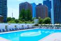 氷を浮かべて味わう“LA PISCINE (ラ・ピシーヌ)”スタ