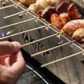 串が浮く――炭火焼き鳥の進化系「ヤキトリル炭火」登場