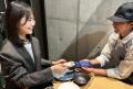 ホテルのカードキーで“街を回遊”する独自決済サービス