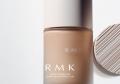 RMKから、ひと塗りで立体的なツヤ肌をかなえる、どこ