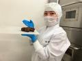ほろ苦いチョコクッキー生地に、爽やかなパイナップル