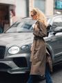モデルのベラ・ハディッドが、 コーチのアイコンバッ