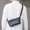 職人の手仕事が映す、水面の有機的なゆらぎ。レザーの