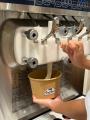 フローズンヨーグルト量り売り専門店「GurtBase（グル