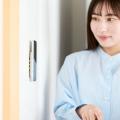 タコのような強力吸盤でピタッと吸着!壁や鏡、窓ガラ