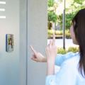 タコのような強力吸盤でピタッと吸着!壁や鏡、窓ガラ