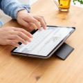 角度を無段階調整できる折りたたみ式タブレット用アル