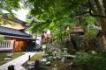 【加賀依緑園】秋の山中温泉に映える月替わり工芸展。