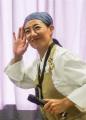 秋元さくらさん　平章小で授業「料理ってすごい！」