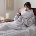 「スマホ毛布」今年も登場！“そで付き”で、どんな姿勢