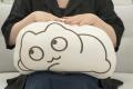 SNSで話題の【もずく】のクッションブランケットがヴ