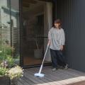 発売から10年、おかげさまで150万台を出荷床拭き掃除