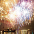 福良湾に響く轟音！花火を“体感”する、一夜限りutf-8