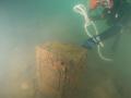 プロダイバーが“視界不良の環境下”でヘドロ海底を清掃
