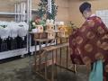 日比谷花壇、出荷直前の生花物流センターに神職を招き