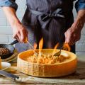目の前で仕上げる“炎のチーズリゾット”に新作登場！裂