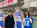 アメフト選手やチアがセブンイレブン新店舗オープンを