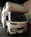 キャンピングカーが救護車兼収容車として活躍！キャブ
