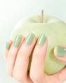 フレッシュな果実カラーで、指先にみずみずしい彩りを