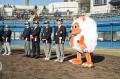 今年もウルフィが始球式に登場！小学生の硬式野球「ウ