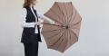 閉じるだけで一気にたためる「Shupatto アンブレラ」