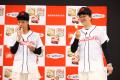 バッテリィズさんがホームラン坊やの姿で登壇！　ホー