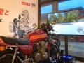 バイク王、「バリバリ伝説」を再現した実車に、最新の