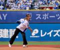 女子プロゴルファー・都玲華が初のプロ野球始球式に登