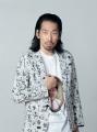強烈な個性で枠に収まらない“MADな芸人”5人が集結する