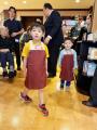 「ＳＯＭＰＯ流 子ども食堂」にオリジナルエプロン100