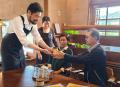 37年愛された喫茶「カントリーロード」、Uターン移住 37年愛された喫茶「カントリーロード」、Uターン移住