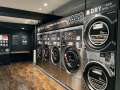 カフェスペース一体型コインランドリー「MAX WASH & C