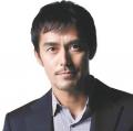 阿部 寛さんが、ごはんに繊細な“理系パパ”に！メガネ