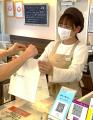 【山口・あさひ製菓】新入社員9名が「母の日」など初