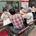 行岡医学技術専門学校、看護学生が地域住民とふれあう
