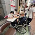 行岡医学技術専門学校、看護学生が地域住民とふれあう