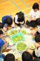 育てて、むいて、給食へ!羽曳野市の小学生が地元特産 育てて、むいて、給食へ!羽曳野市の小学生が地元特産