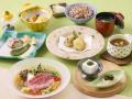 鮑とずわいがにの溶岩焼きや黒毛和牛と夏野菜の冷やし