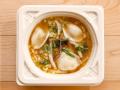 爽やかな酸味とラー油のピリッとした辛みが効いた「も 爽やかな酸味とラー油のピリッとした辛みが効いた「も