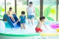 高原リゾートで夏の家族旅行を満喫。ナイトプールや手